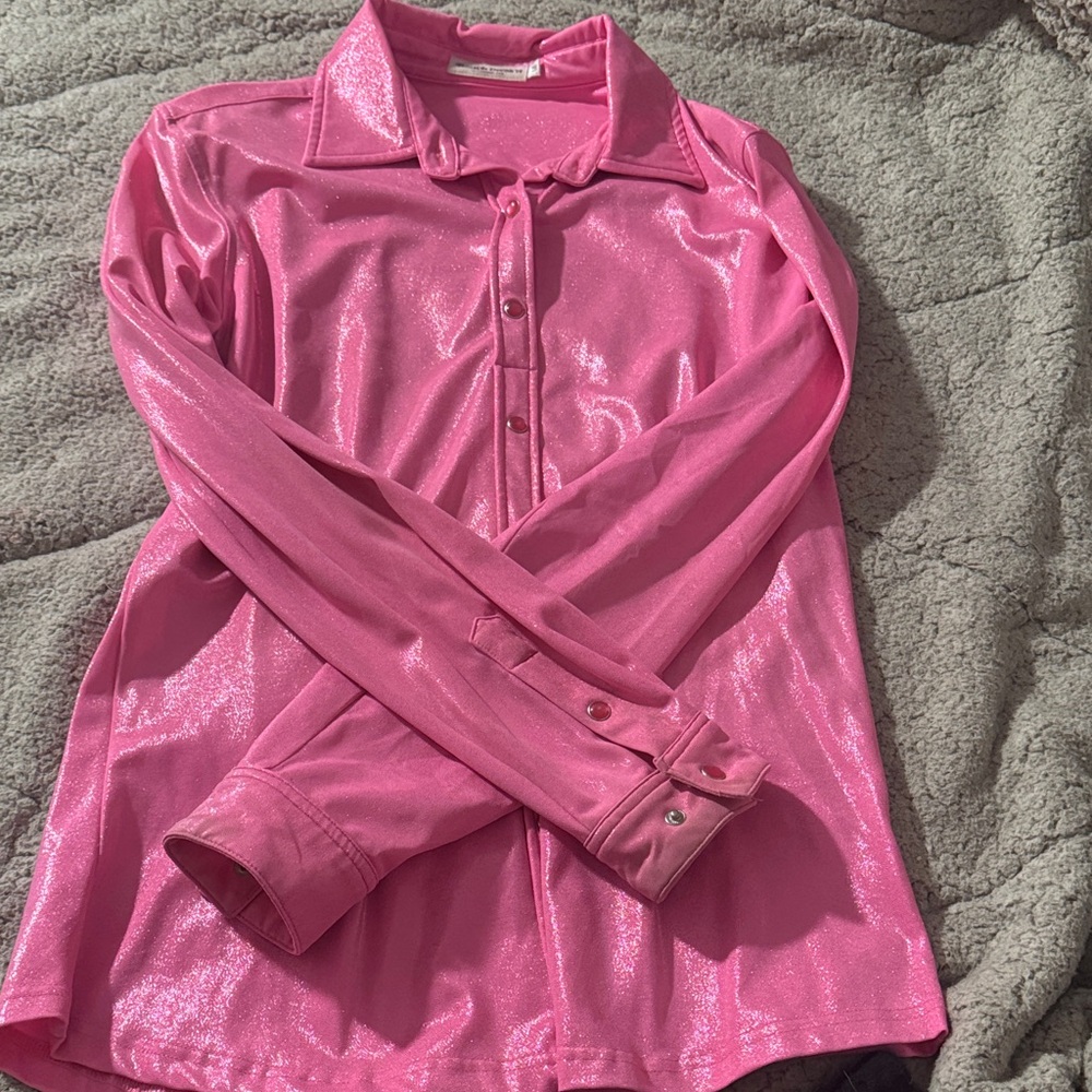 Ranch dress’n size medium Shiny Pink Button-Up Shirt